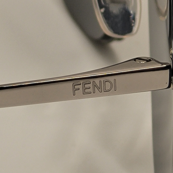 FENDI Geometric Sunglasses For Women Or Men's Who Loves A Little Glitter 🥰 - Picture 7 of 8